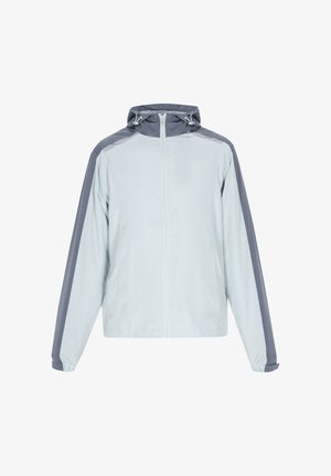Lyseblå vindjakke med grå detaljer, lynlås foran, justerbar hætte og elastiske manchetter, lavet af et glat syntetisk materiale.