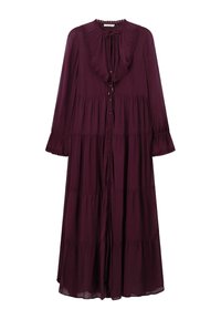 Robe longue bordeaux à manches longues, dotée d'un col à volants, d'un devant boutonné, d'un design à volants superposés et de poignets élastiques. Confectionnée dans un tissu léger.