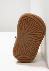 UGG JORIE METALLIC - Zapatos de bebé - gold