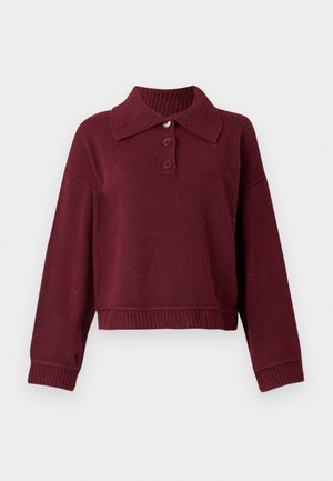 Burgundski pulover s okovratnikom, tri gumba i rebrastim rubovima i manžetama. Mekana tekstura s opuštenim krojem.