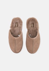 UGG SCUFF - Papucsok - caribou