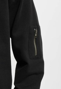 Unausgewählt, black