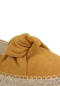 Bullboxer 155001F4T - Alpargatas - mango