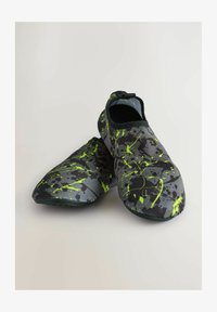 Pasirinkta, black green splat