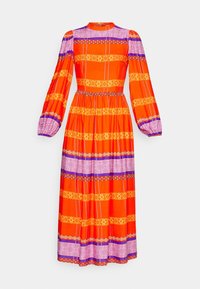 Robe maxi à manches longues de couleur orange vif avec des rayures à motifs en violet et jaune. Elle possède un col montant et une taille élastique.