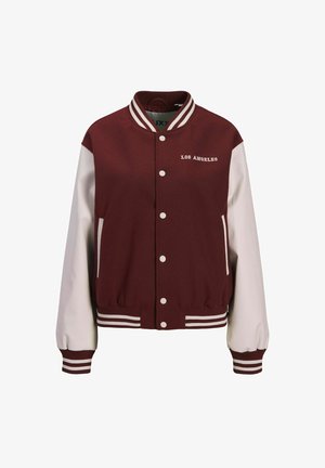 Jachetă de tip varsity burgundă cu mâneci din piele albă, manșete ribbrate cu dungi, închidere cu nasturi și textul "LOS ANGELES" pe piept.