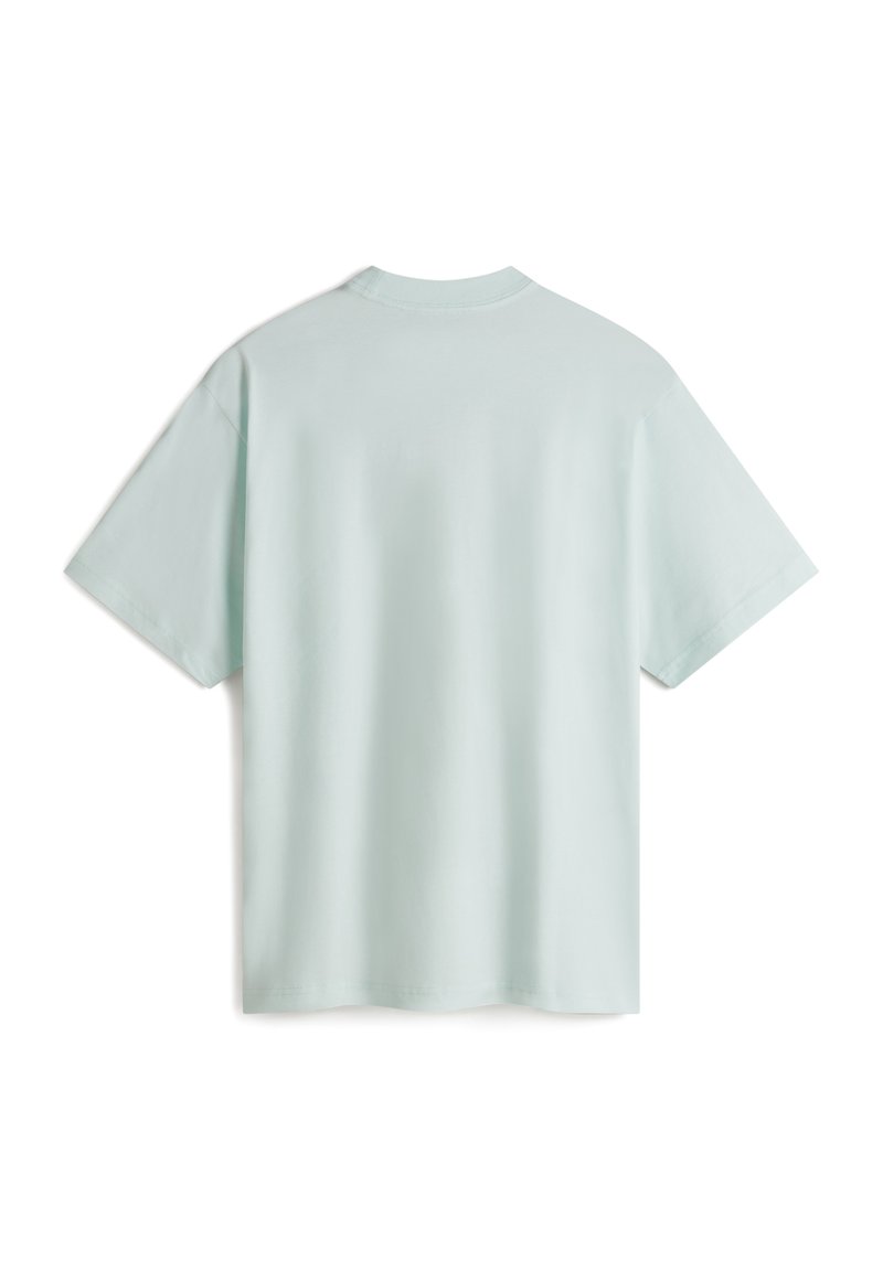 Camiseta de algodón verde menta con mangas cortas y cuello redondo, que presenta una textura suave y un corte relajado, mostrada desde la parte de atrás.