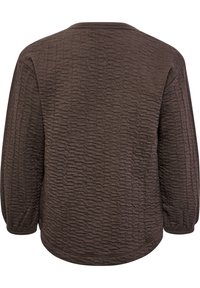 Brun långärmad topp med en strukturerad, vågig mönstring. Rundad halsringning och elastiska manschetter framhäver designen.