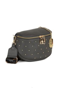 Grijze leren schoudertas met gouden studs, gouden ritsdetails en een afneembare zwart camouflage schouderriem. Bevat een accent met een gouden label.