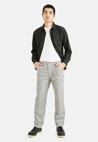 STRAIGHT FIT UTILITY - Pantalon classique - sharkskin green