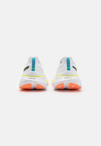Saucony GUIDE 17 - Scarpe da corsa su strada - white/black