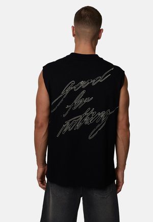 Czarny bezrękawnik z białym kursywnym napisem "good for nothing" na plecach, wykonany z miękkiej mieszanki bawełny, o luźnym kroju.