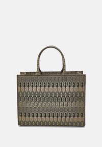 Não selecionado, toni salvia