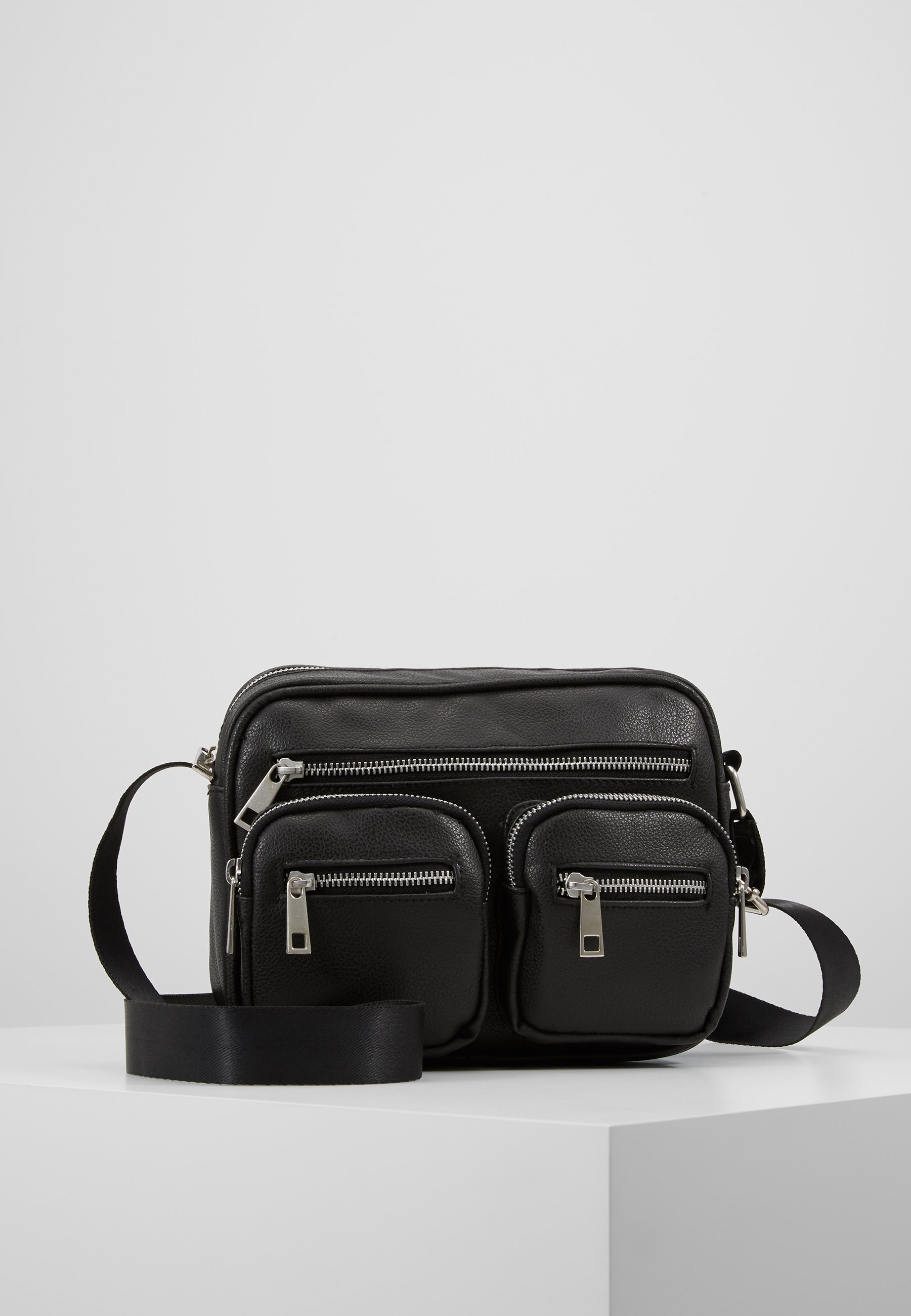 Pieces PCOROZIA CROSS BODY D2D Skulderveske black Object OBJOLIVIA CROSSOVER Skulderveske black Zalando.no