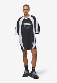 Pegador MONI TRICOT DRESS - Haljina od žerseja - black,white