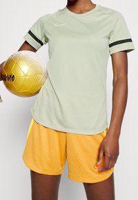 Nike Performance Camiseta deportiva - olive
