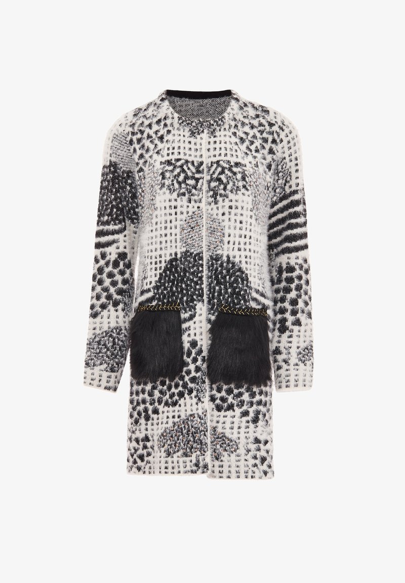 Pletený kardigan s černobílými vzory, s kapsami z umělé kožešiny a akcenty zlatého šití, otevřený přední design a dlouhé rukávy.
