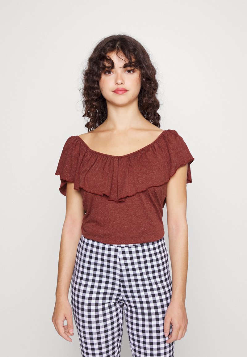 ONLY Petite ONLLIA FRILL - T-shirt estampada - spiced apple