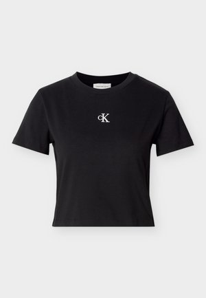 Sort bomuldskortærmet T-shirt med rund hals og hvidt "cK"-logo på brystet. Designet er enkelt med en kort, tætsiddende pasform.