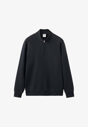 Schwarzer Langarm-Pullover mit Viertel-Reißverschluss am Kragen, gerippten Bündchen und Saum, auf weißem Hintergrund dargestellt.