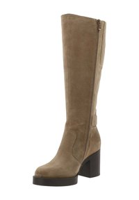 Knee-high bruine suède laars met blokhak, rits aan de zijkant en gebogen accenten op de schacht voor extra detail en textuur.