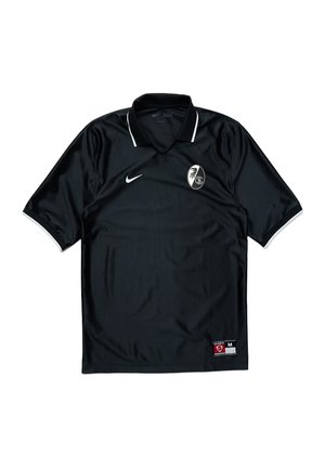 Maillot de sport noir à manches courtes Nike avec un liseré blanc au col et le logo du club de football de Freiburg sur la poitrine, étiquette taille moyenne en bas.