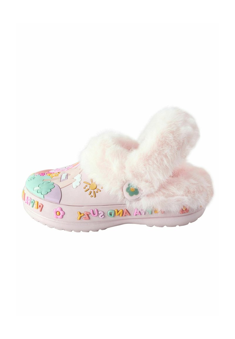 Rosa plüschige Clogs mit strukturiertem Futter aus Fell, bunten geprägten Designs und dekorativen Akzenten wie Blumen und Wolken auf dem Obermaterial und der Sohle.