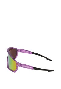 Lila Sonnenbrille mit geometrischem Design, ausgestattet mit verspiegelten Gläsern mit einem Farbverlaufseffekt und schwarzen Bügeln für Stabilität.