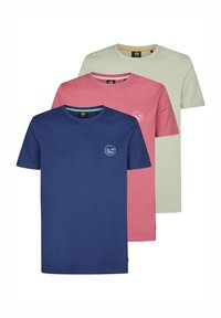 Tre magliette impilate: blu scuro con accenti turchesi, rosa chiaro e verde pallido. Tutte sono in cotone, con collo a giro, maniche corte e dettagli del logo.
