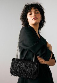 Next BEADED  - Keresztpántos táska - black