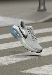 Δεν επιλέχθηκε, grey fog/med ash/summit white/spruce aura/work blue