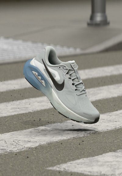 Nike Performance STRUCTURE PLUS
