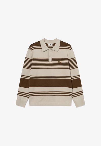 Polo à manches longues couleur crème avec des rayures horizontales marron. Doté d'un col à revers et d'un petit logo sur la poitrine.