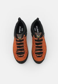 Salewa MS MTN TRAINER 2 GTX - Sapatos de caminhada - autumnal/black