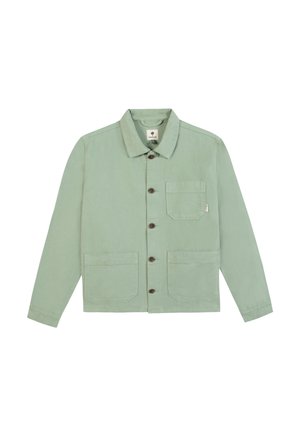 Lichtgroen jasje met knopen, drie voorzakken en een kraag, plat uitgestald op een witte achtergrond.