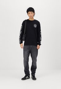 Edwin MUSIC CHANNEL UNISEX - Top dugih rukava - black
