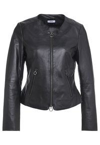 Černá kožená bunda s kulatým výstřihem, předním zipem, dvěma zipovými bočními kapsami a minimalistickým designem. Hladká textura, přiléhavý střih.