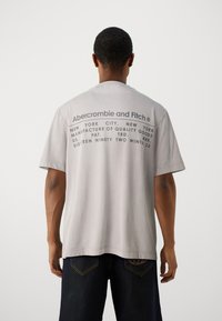 Abercrombie & Fitch VINTAGE BLANK LOGO - T-shirt med print - flint gray acid wash