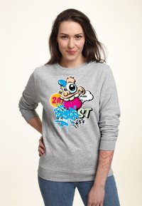 Felpa grigia con una grafica da cartone animato che presenta un grande personaggio e testo in stile graffiti. Maniche e fondo con lavorazione a coste, tessuto morbido.