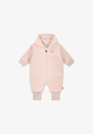 Roze fleece baby jumpsuit met een capuchon, twee voorzakken en een berenvormige patch op de borst. Inclusief ribgebreide manchetten en een ritssluiting.