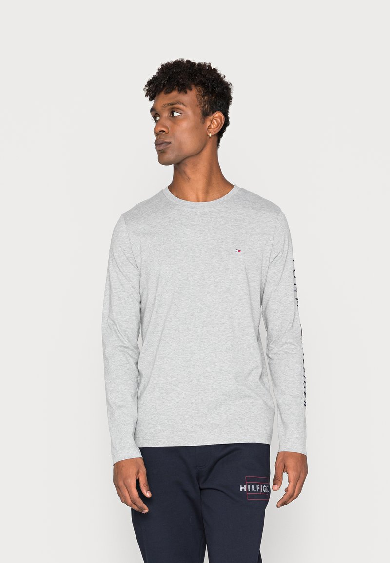 Tommy Hilfiger - LOGO LONG SLEEVE TEE - Pitkähihainen paita - light grey heather, Suurenna