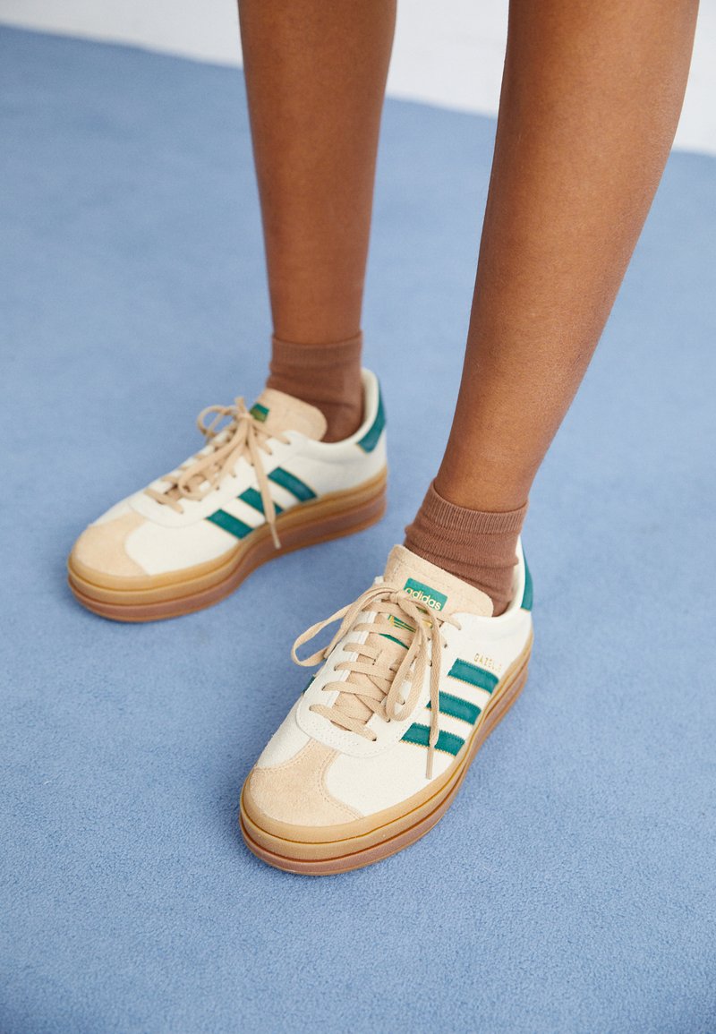 adidas Originals GAZELLE BOLD cream white/collegiate green/magic beige/off-white
