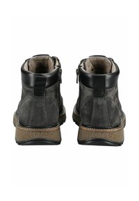 Stivaletti alla caviglia in suede grigio con accenti in pelle nera, dotati di una cerniera laterale e di una suola testurizzata con bordo marrone.