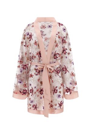 Doorzichtig bloemenrobe met roze satijnen afwerking en een strik in de taille. Paarse en rode bloemen met ingewikkelde patronen op een lichte achtergrond.