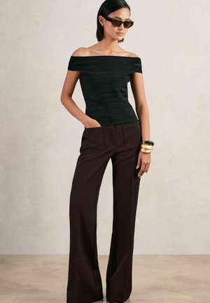 PRIYA HIGH-RISE FLARED - Hlače - chocolate brown