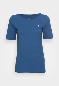 T-shirt blu a maniche corte realizzato in morbido cotone, con scollo a V e un piccolo logo bianco sul lato sinistro del petto. Tessuto morbido.