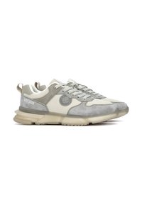 Zapatillas ligeras en gris y crema, con materiales de ante y malla, suela gruesa y transparente, y acentos de logo bordados.