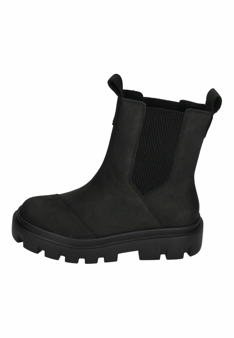 Zwarte enkellaarsjes van suede, met elastische zijpanelen, een platte zool en een textuur aan de oppervlakte voor grip. Rond design van de neus.