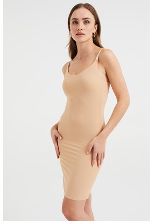 WE Fashion CURVE - Aluspaita - beige