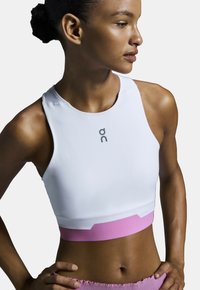 On ACTIVE 2-IN-1 CROP - Top - white